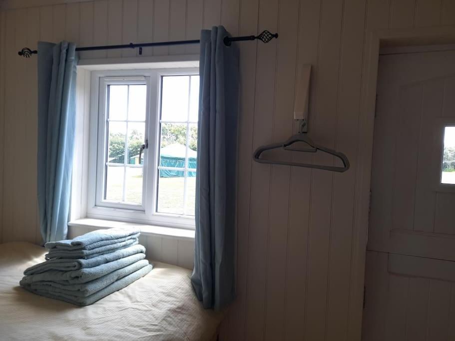 Ferienwohnung Dinky'S Den Coverack Exterior foto